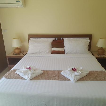 ปานใจ เพลส Hotel ชะอำ ภายนอก รูปภาพ